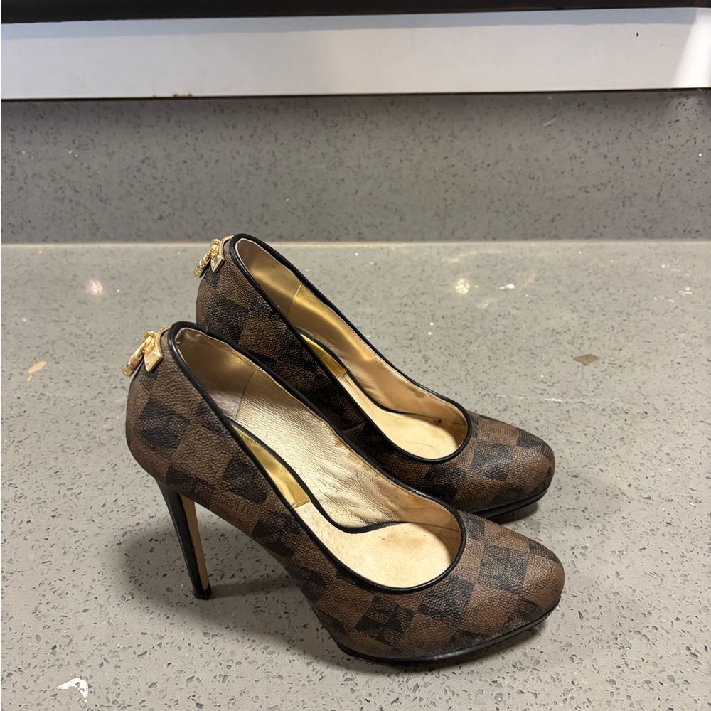 Michael kors brown and black checkered pump, plaid look